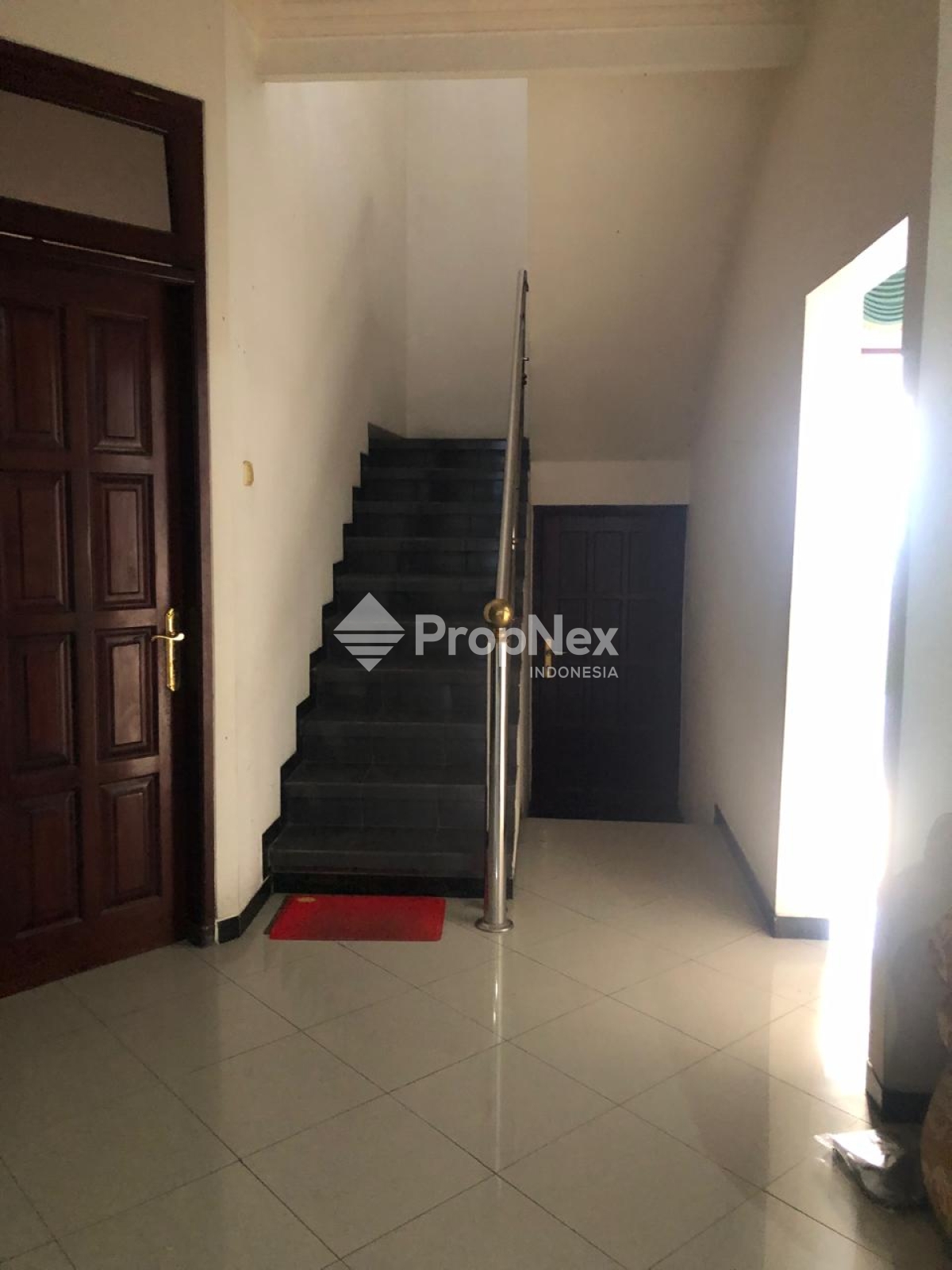 Dijual Rumah Di Darmo Baru Barat, Terawat dan Siap Huni — foto 2